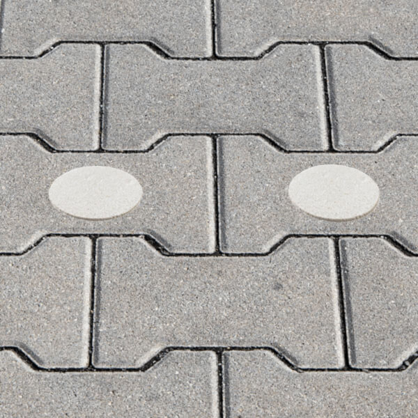 Markierungspunkte Markierungspunkte auf Pflaster