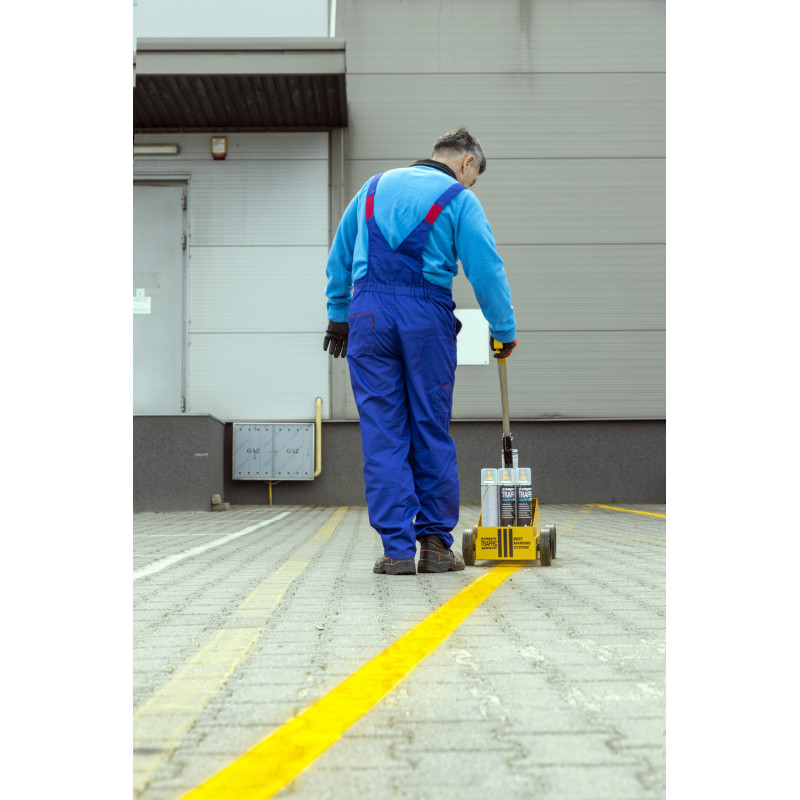 bodenmarkierungsgeraet-smart-striper-in-Aktion